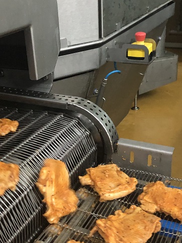 關西冷凍網帶見證了雞排的加工與制作