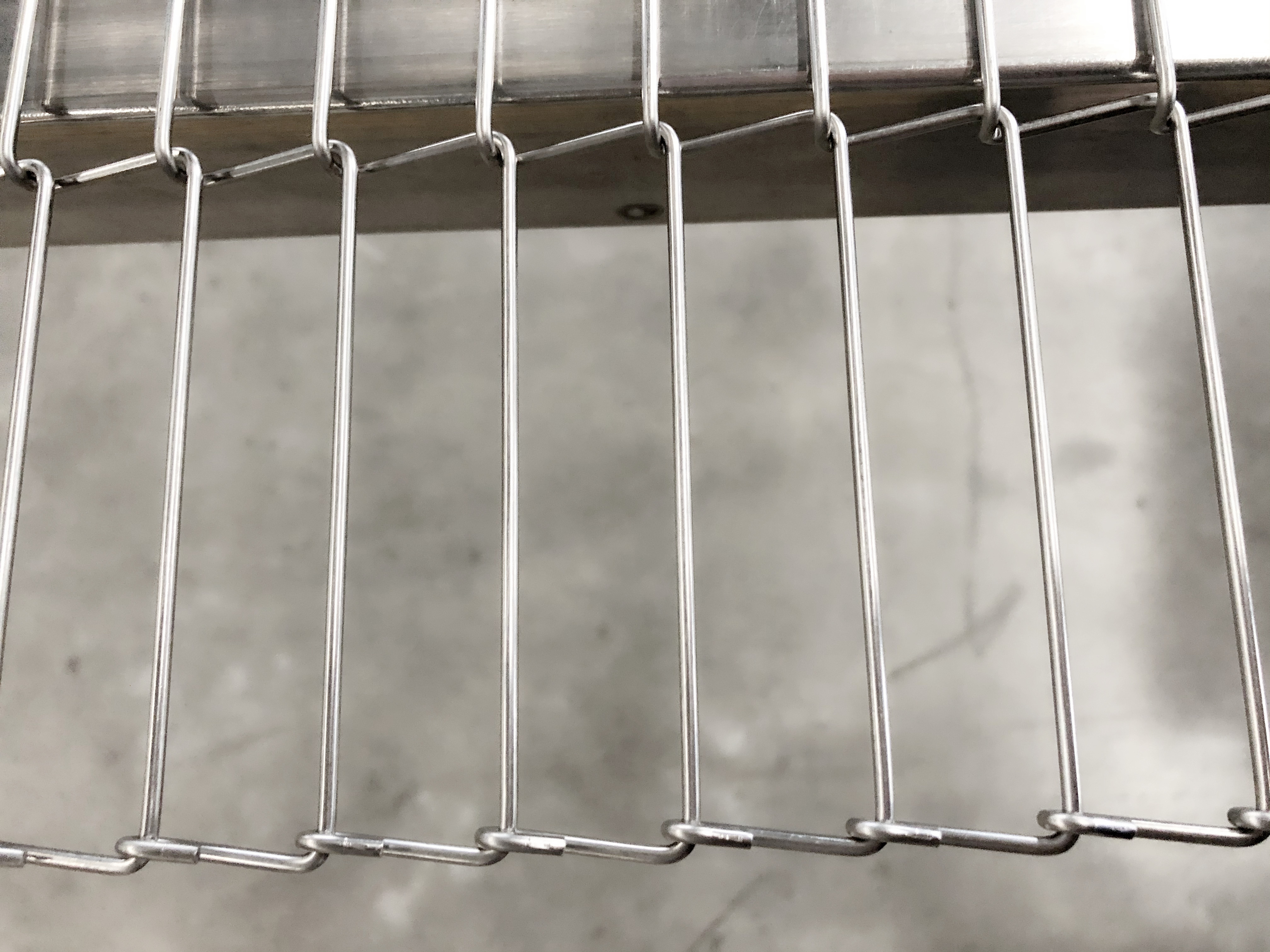 不銹鋼網帶——汽車內飾件模具案例